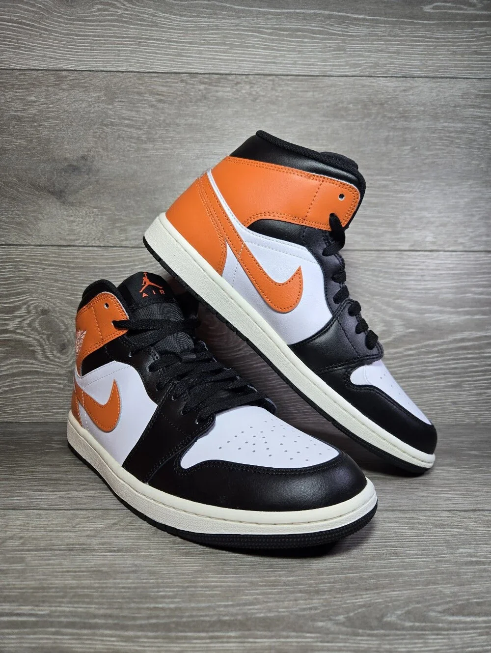 Air Jordan 1 Mid 